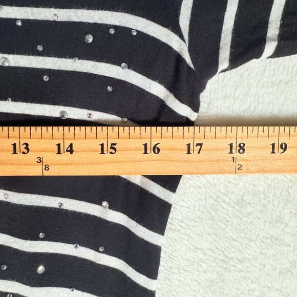 Belldini Womens Knit Top Size White & Black Silver Grommet V Neck Relaxed Size L - Picture 4 of 6